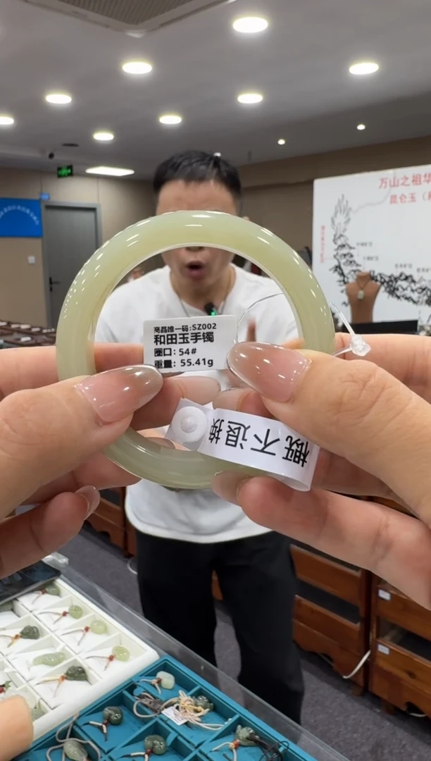 和田玉手镯未镶嵌晴水