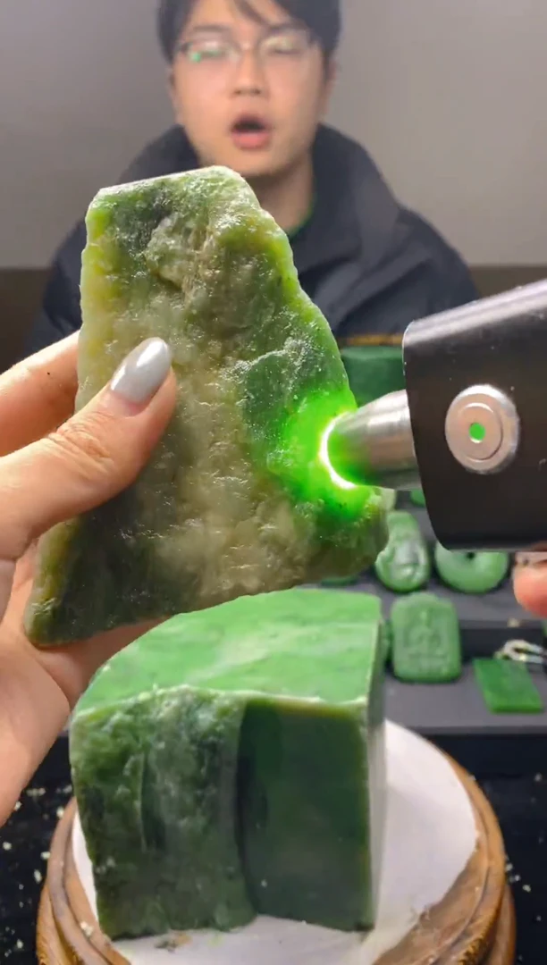 未镶嵌和田玉（碧玉）珠宝半成品1