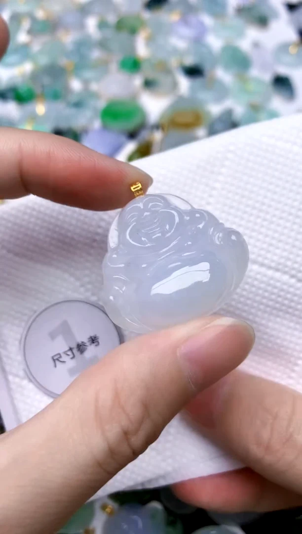 颈饰18K金镶嵌翡翠天然A货翡翠