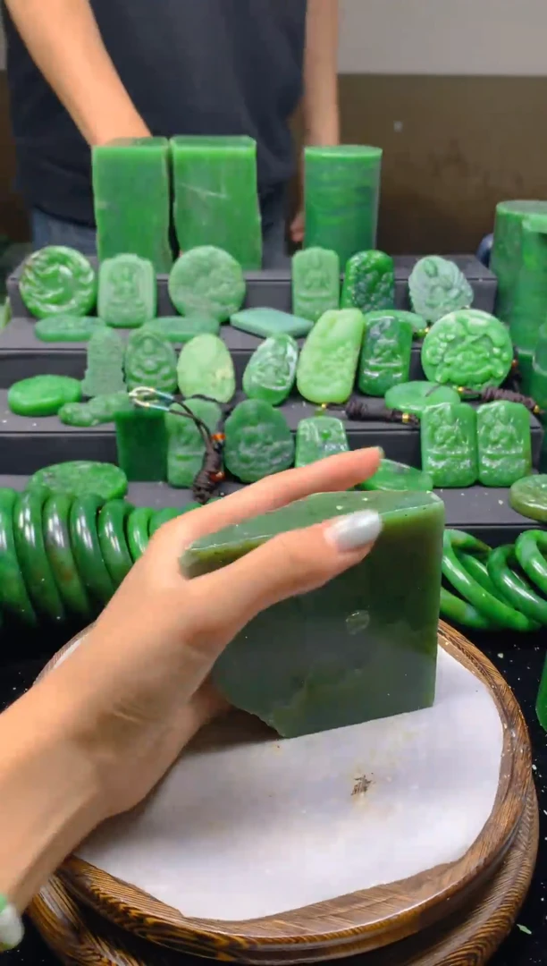 未镶嵌和田玉（碧玉）珠宝半成品1