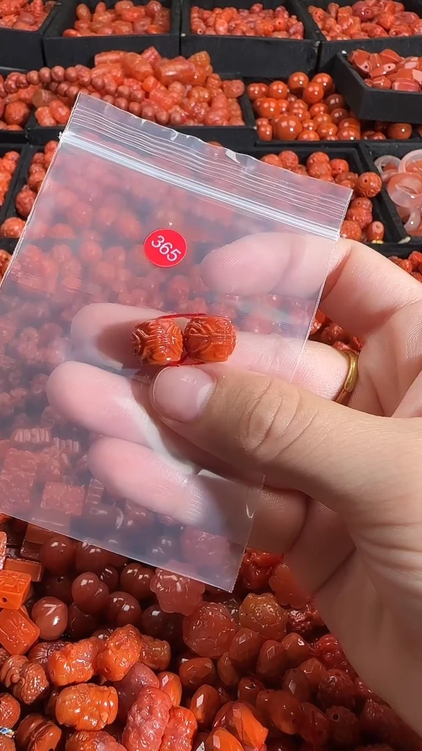 颈饰未镶嵌南红玛瑙1