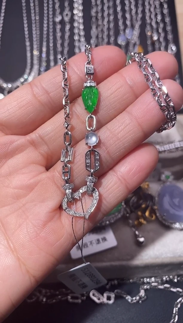 颈饰18K金镶嵌翡翠百搭链