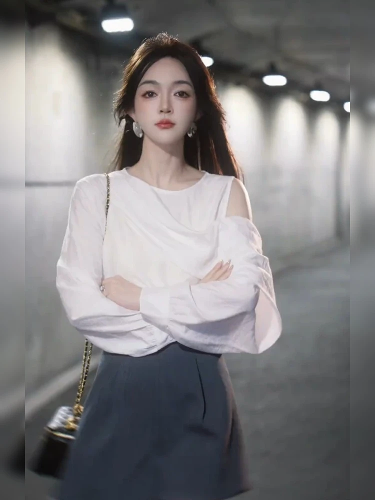 清爽通勤穿搭法式小资露肩设计感气质高级感白色长袖衬衫女早秋季