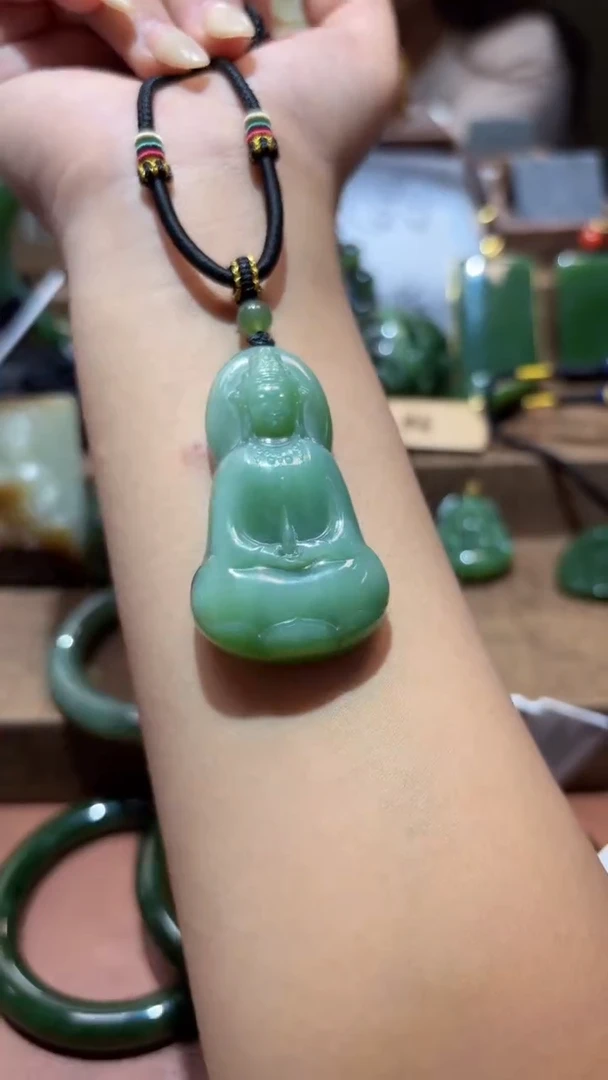 颈饰未镶嵌和田玉（碧玉）1