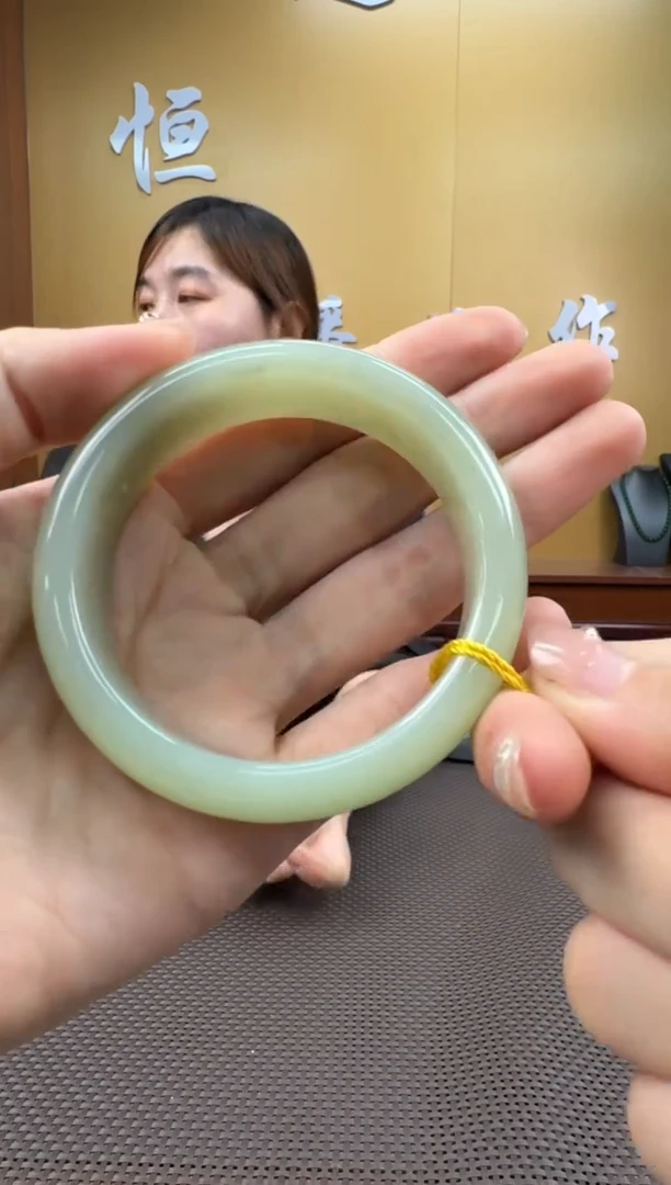 【闪购商品】和田玉手镯未镶嵌55