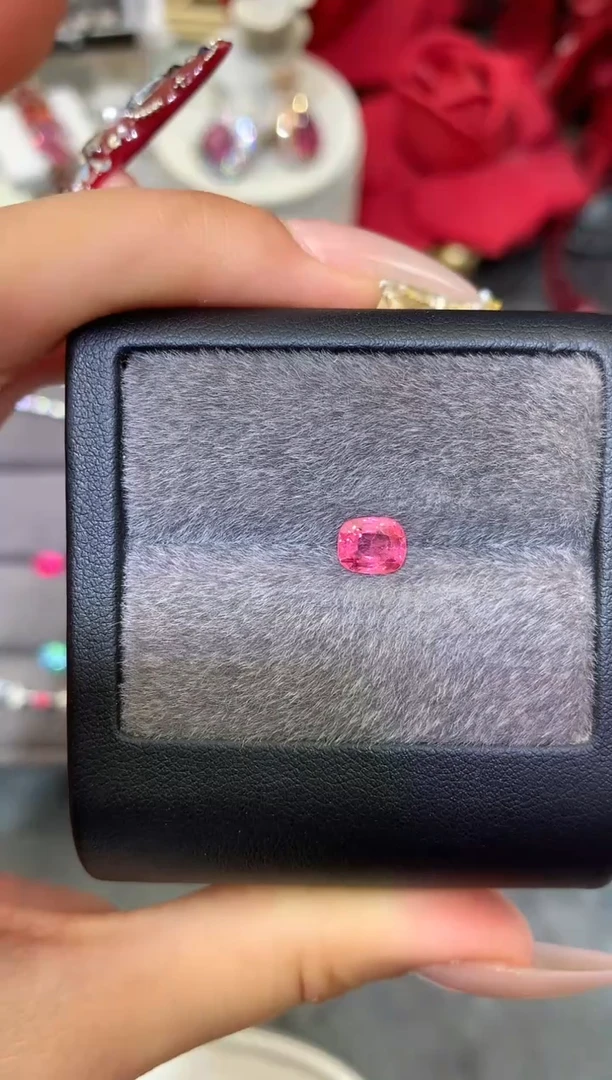 未镶嵌裸石定制尖晶石枕型 莲花色调 1.10ct