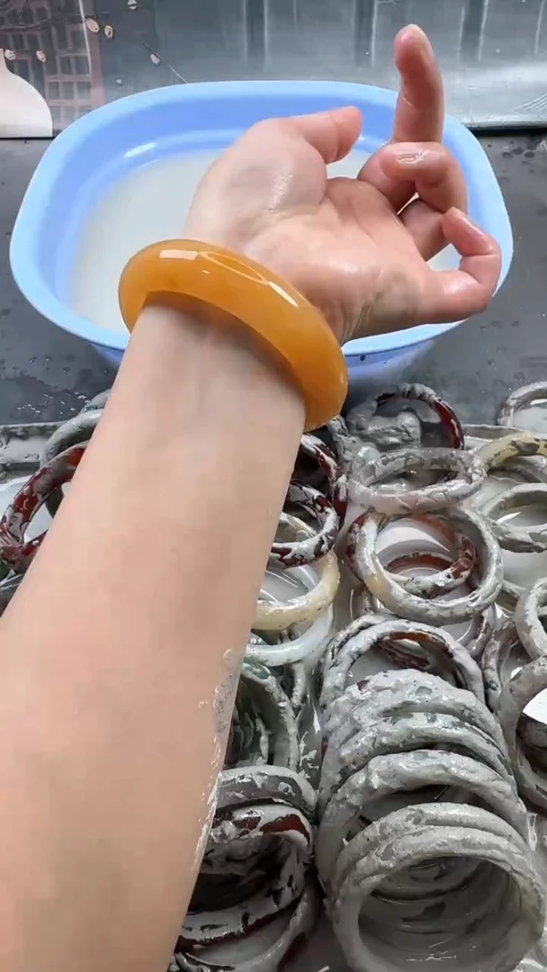 【闪购商品】石英质玉手镯未镶嵌40