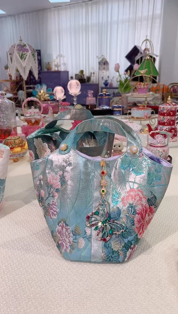 非遗西阵织 如图所示