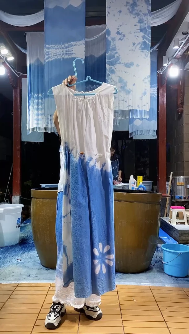 云浅蓝深 扎染服装 腰部木珠背心裙 压花
