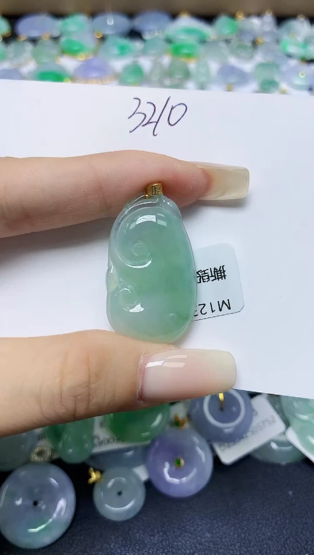 翡翠18K金镶嵌颈饰 天然缅甸翡翠A货