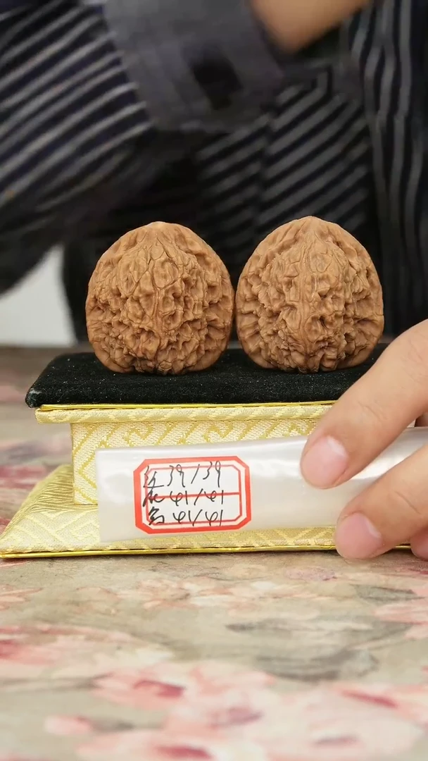 把件文玩核桃原产地南疆石微修