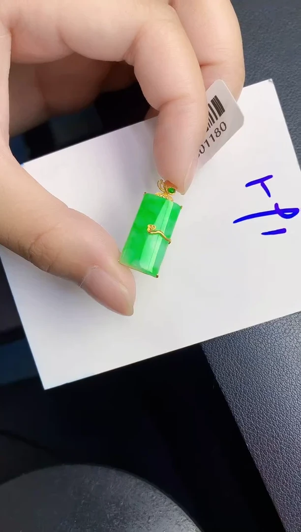翡翠18K金镶嵌颈饰天然缅甸a货翡翠