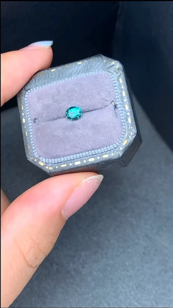 无未镶嵌碧玺42分