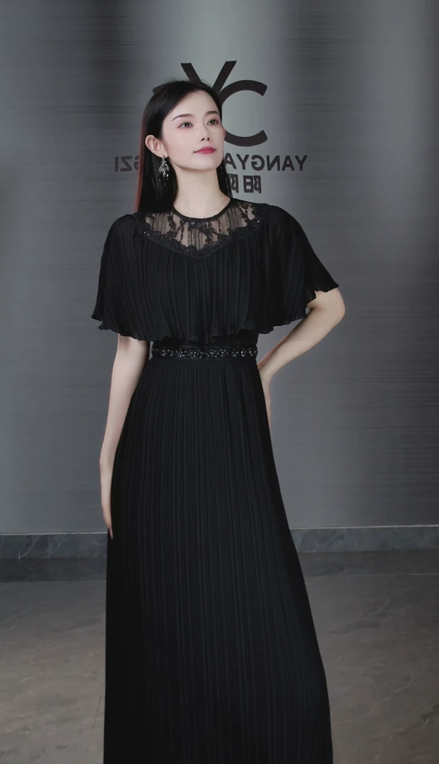 105297黑色蕾丝压褶连衣裙法式轻熟风重工轻奢气质女人味长裙