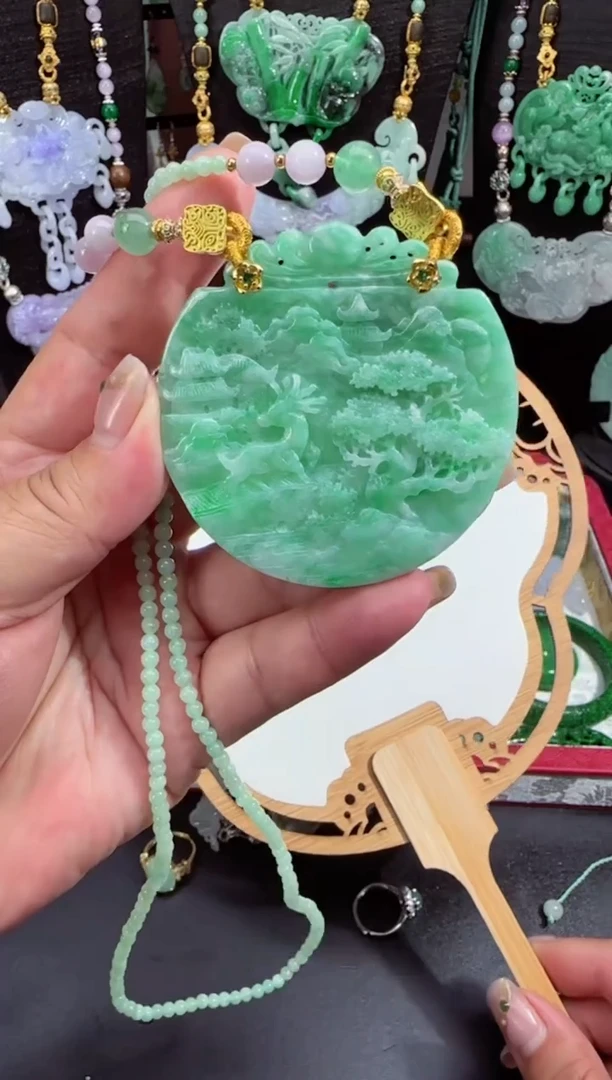 翡翠未镶嵌颈饰吊坠