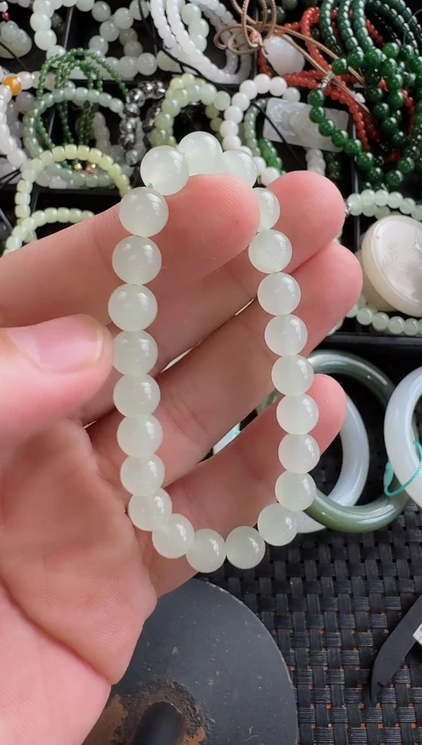 和田玉未镶嵌颈饰8mm翠色手串