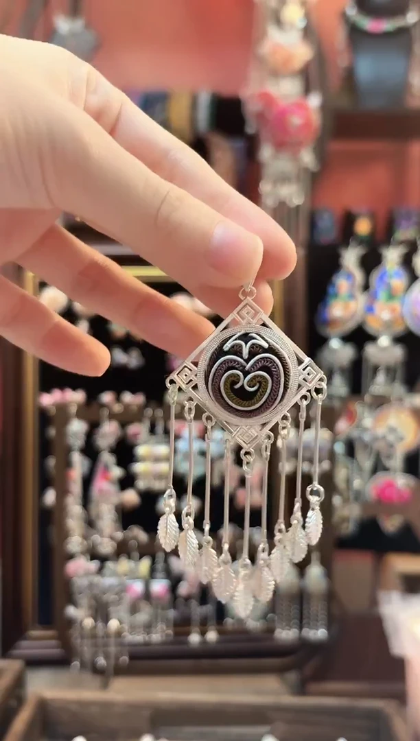 织绣云织谣民族风精美饰品   602