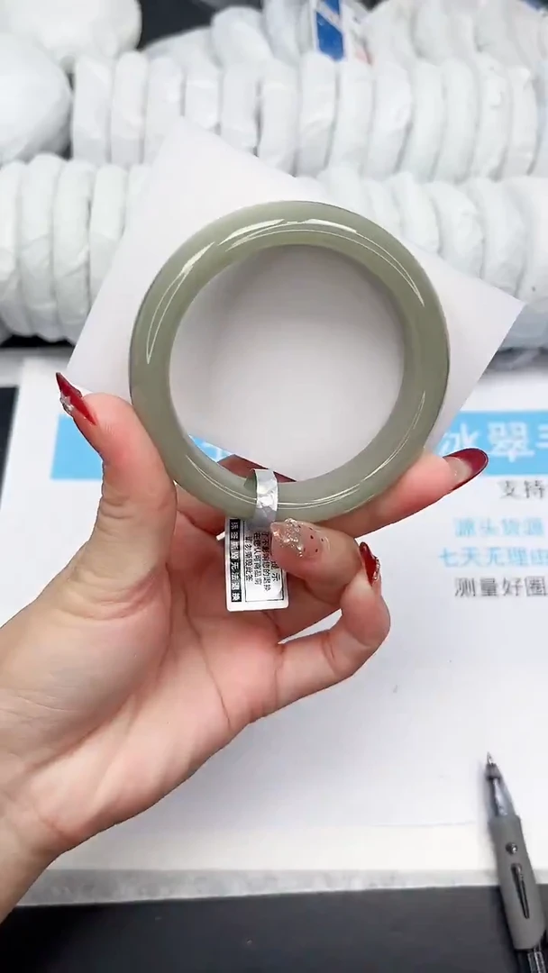 未镶嵌手镯石英质玉39-61.5DK