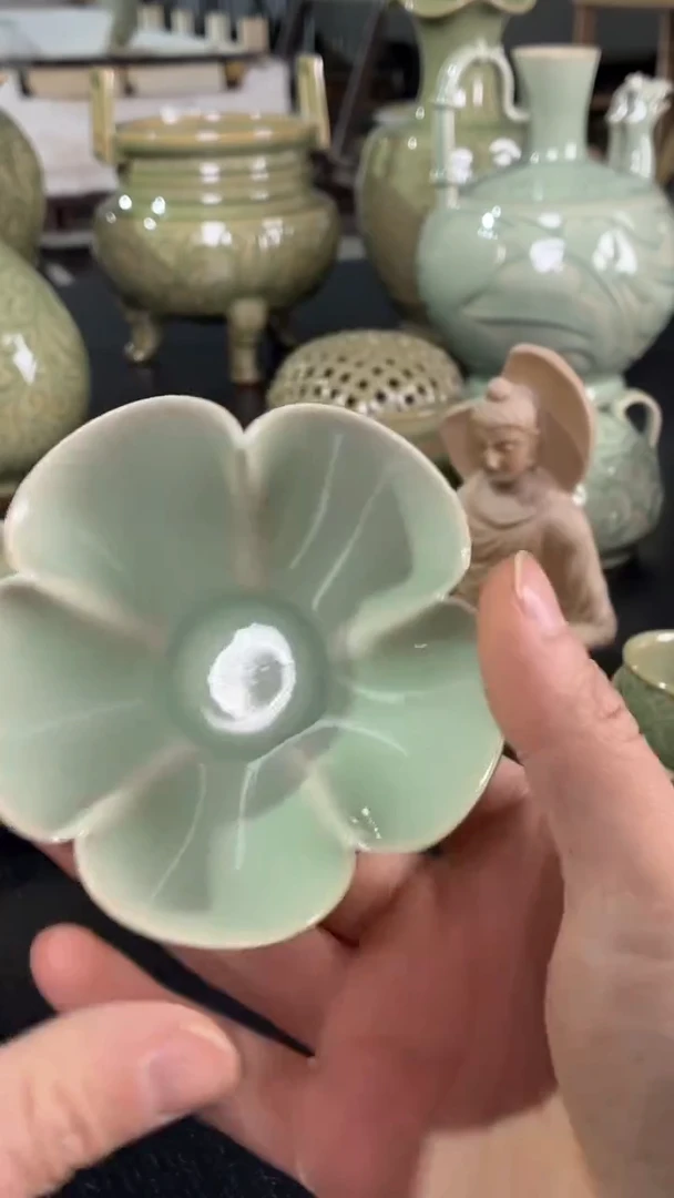 耀州窑仰山花口尊微瑕