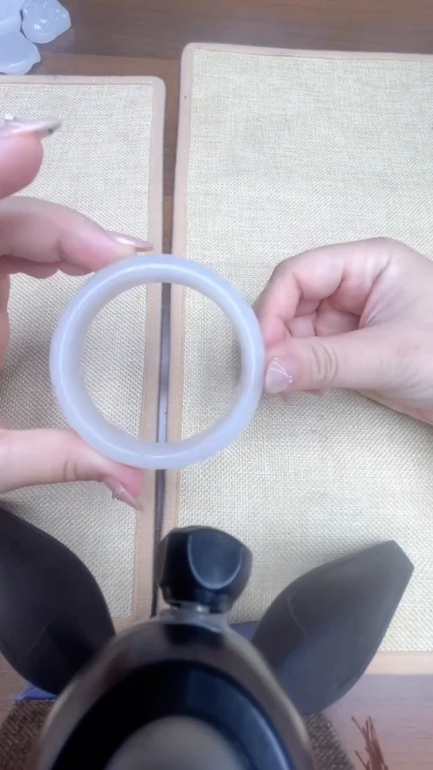 石英岩玉手镯未镶嵌 石英岩玉 手镯 未镶嵌