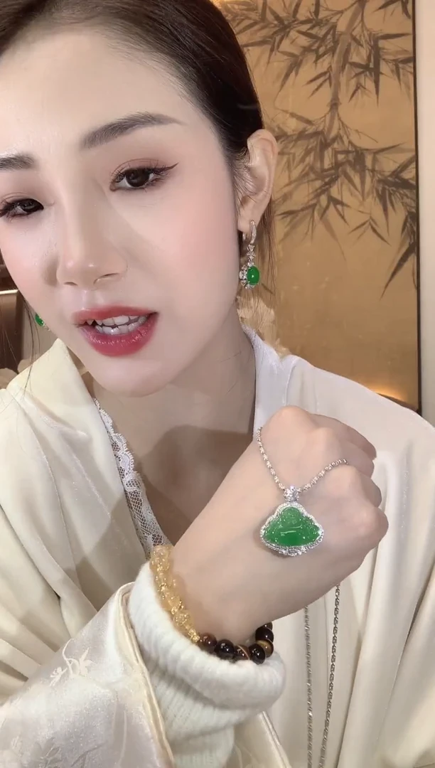 【闪购商品】翡翠吊坠(不含链)18K金镶嵌A62