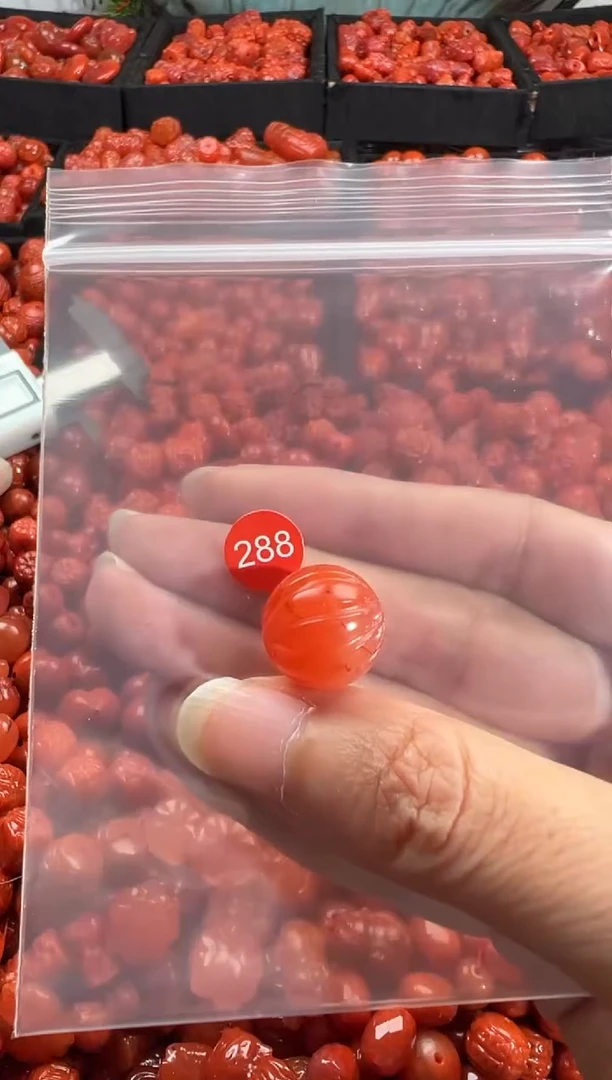 颈饰未镶嵌南红玛瑙1