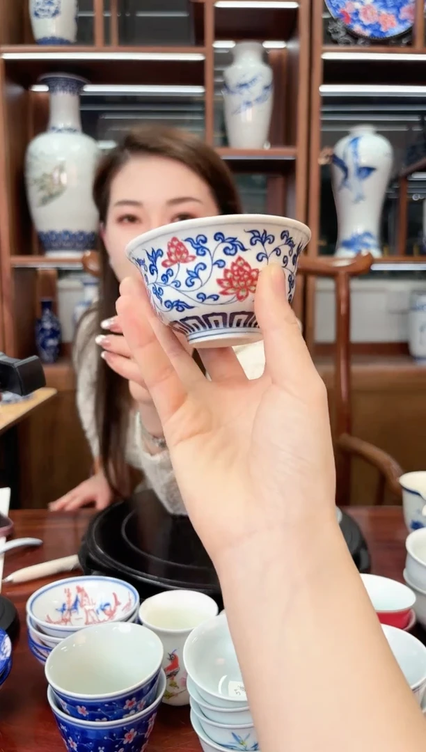 A22青花缠枝莲压手杯一只