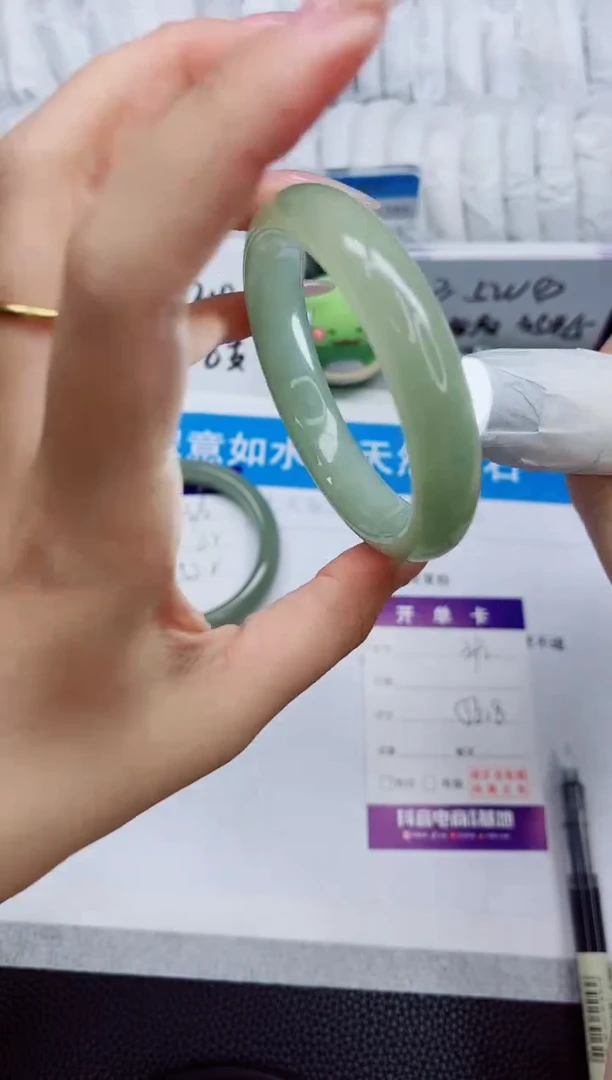 石英质玉手镯未镶嵌391-56.8