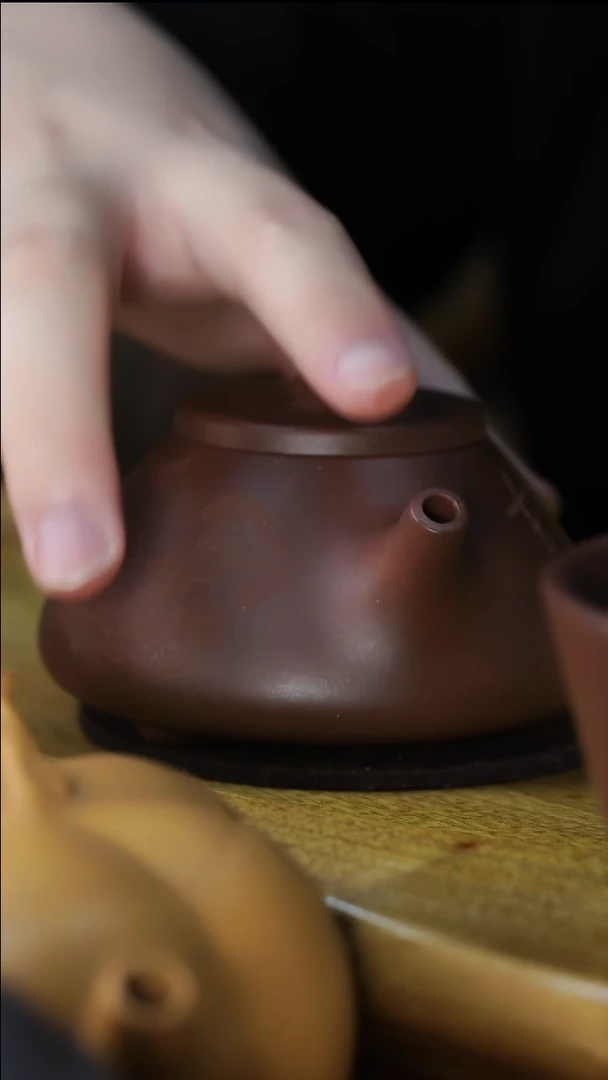 工堂直营精工半手紫砂壶