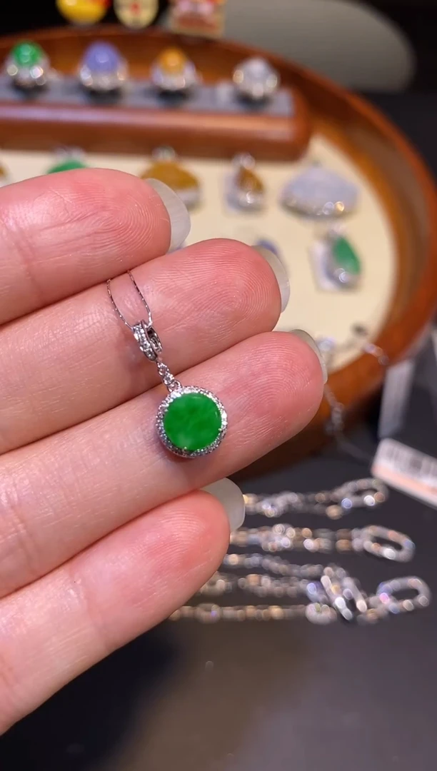 【闪购商品】翡翠吊坠(不含链)18K金镶嵌吊坠