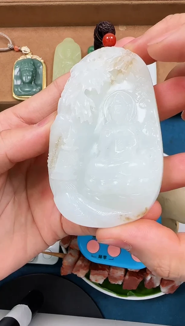 颈饰未镶嵌和田玉L****变吊坠