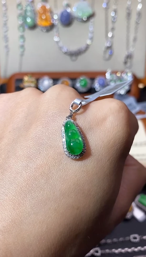 【闪购商品】翡翠颈饰18K金镶嵌吊坠