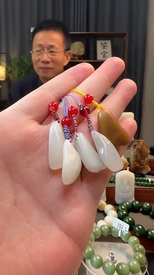 吊坠(不含链)未镶嵌和田玉挂件多样性发货，拍一发一