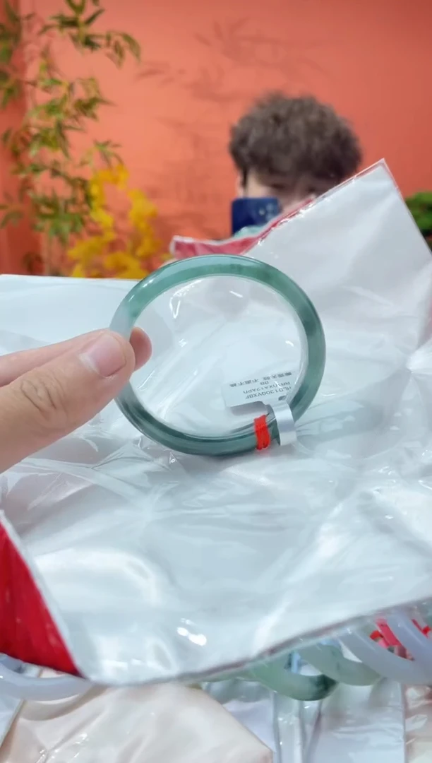 未镶嵌手镯（贵妃镯）翡翠5