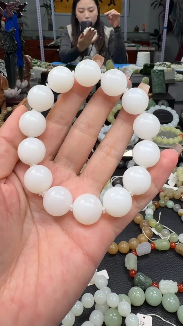 未镶嵌手链和田玉俄白玉卡16