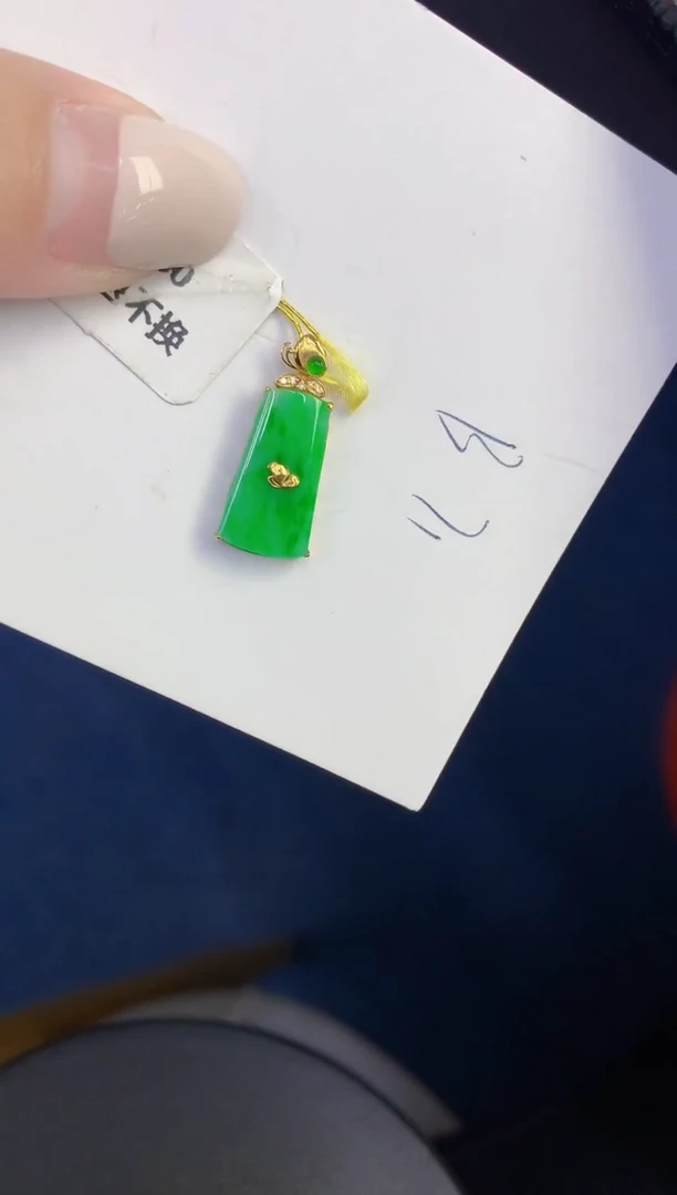 颈饰18K金镶嵌翡翠缅甸天然翡翠A货