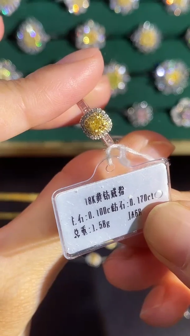 18K金镶嵌戒指钻石19