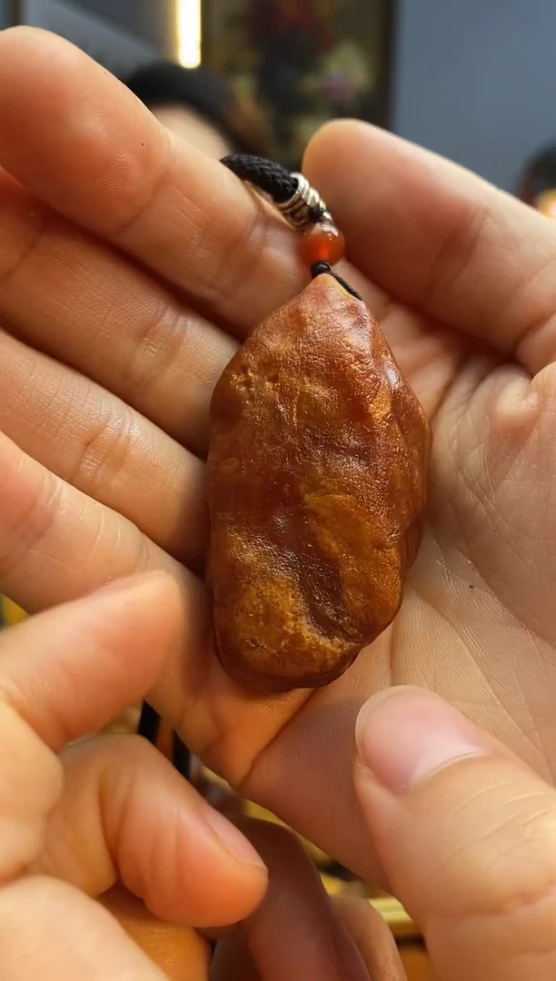 未镶嵌颈饰琥珀吊坠