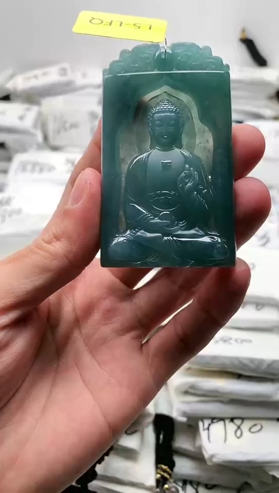 翡翠未镶嵌颈饰阿弥