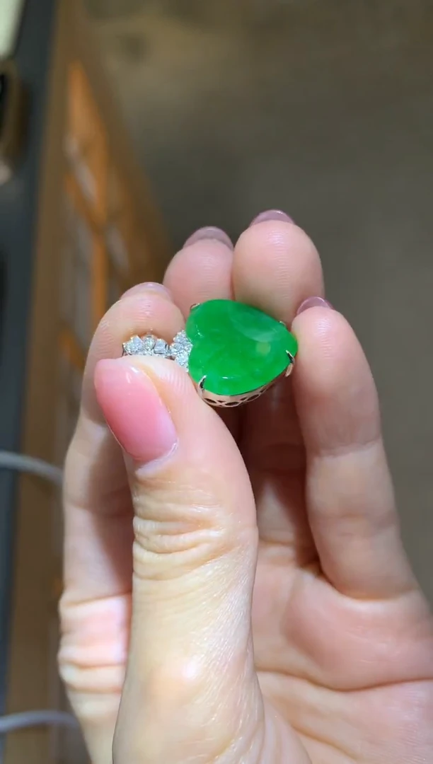 颈饰18K金镶嵌翡翠|不退不换