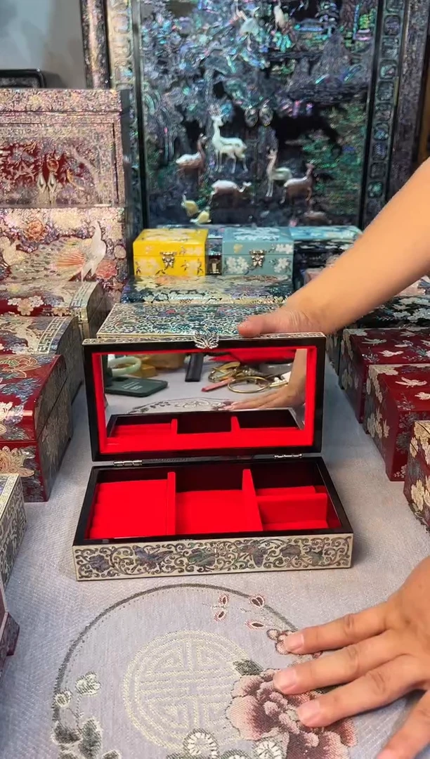 绒布底·弘贝雅螺钿漆器文化馆