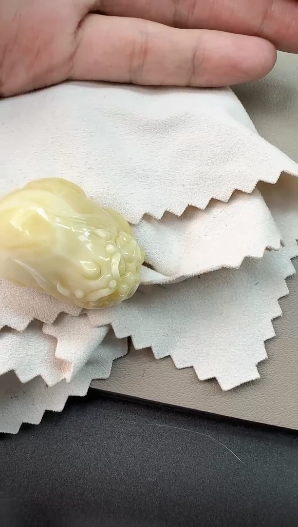 蜜蜡吊坠(不含链)未镶嵌普**我蜜蜡貔貅吊坠（绑绳）