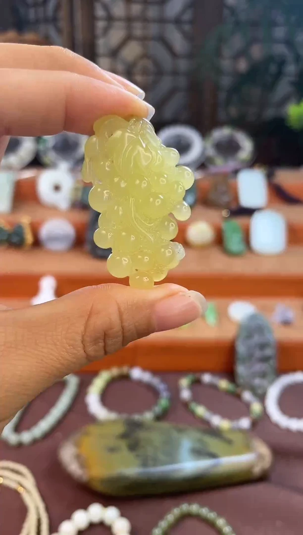 颈饰未镶嵌和田玉新疆若羌黄口多子多福吊坠带证书