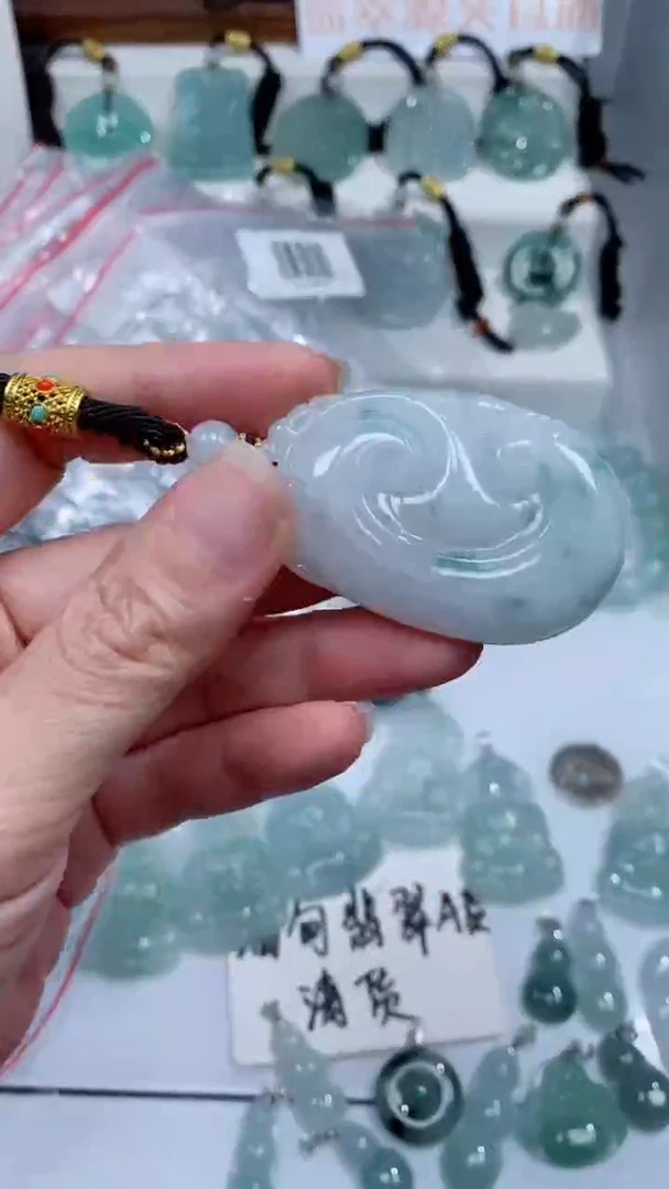 颈饰未镶嵌翡翠吊坠