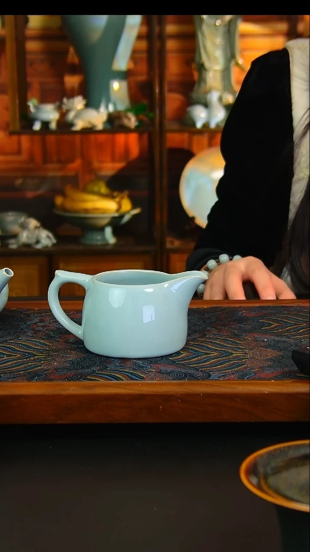 瓷片支钉烧公道杯，微瑕