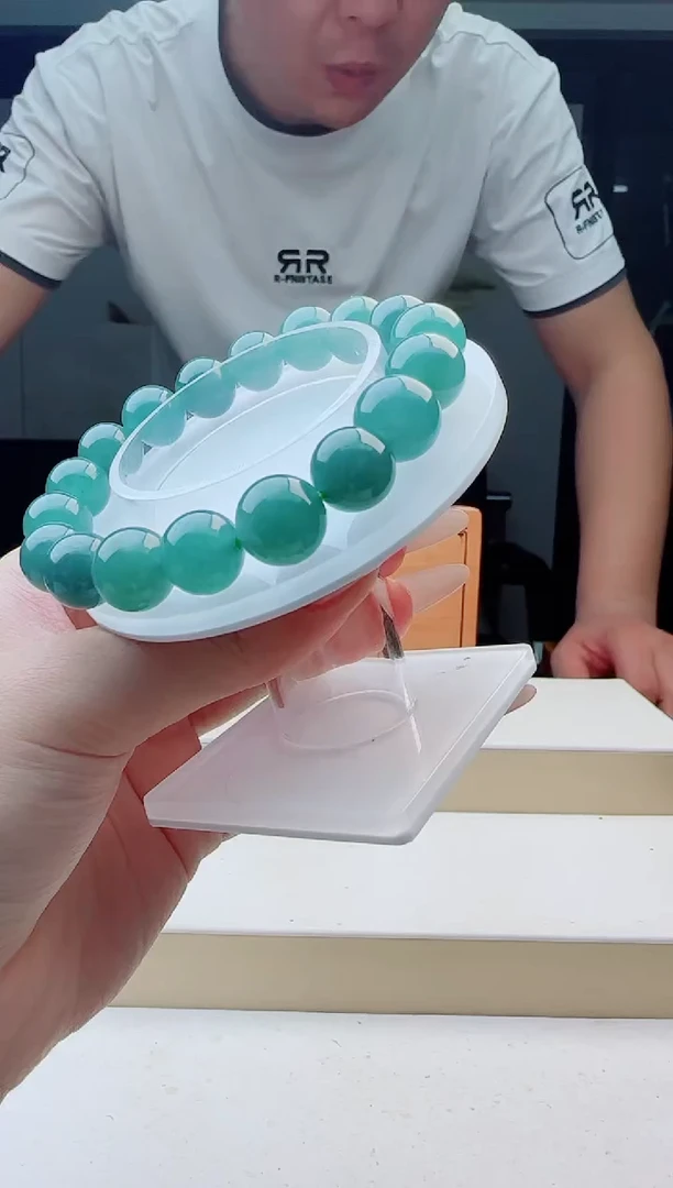 颈饰未镶嵌翡翠多样性发其中一