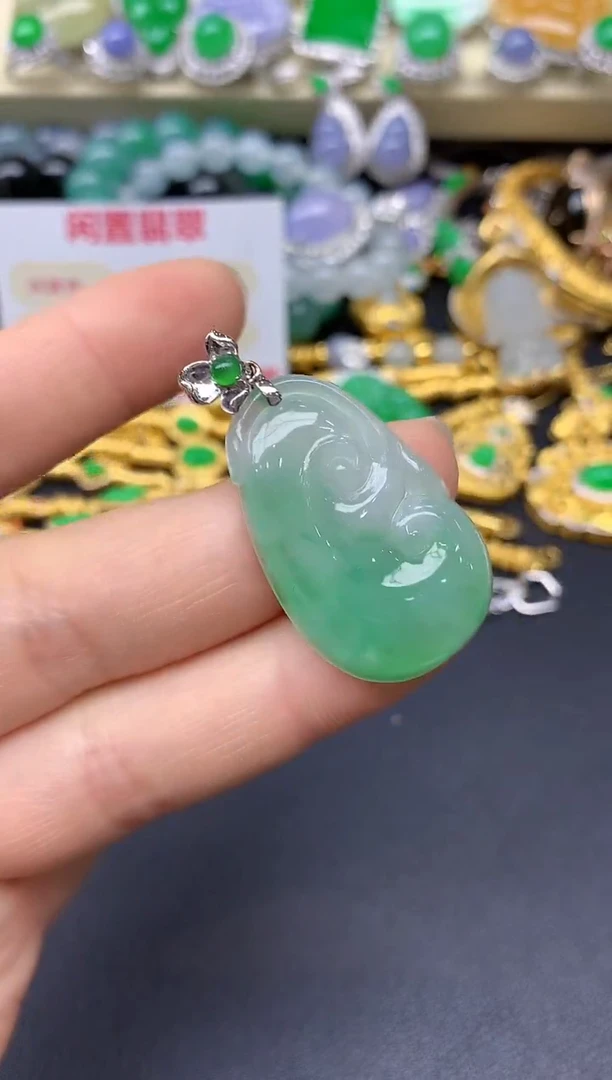 颈饰18K金镶嵌翡翠54-翡翠雪姐天天见