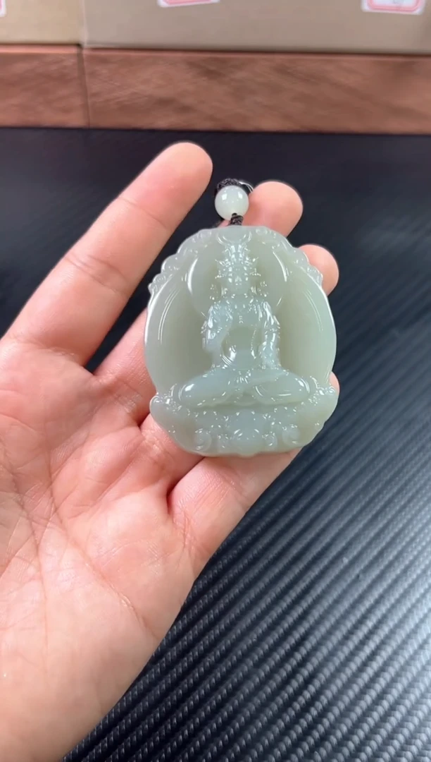 吊坠(赠链)未镶嵌和田玉且末微色差近矿