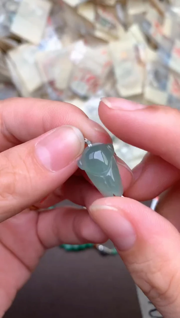 未镶嵌挂件翡翠—