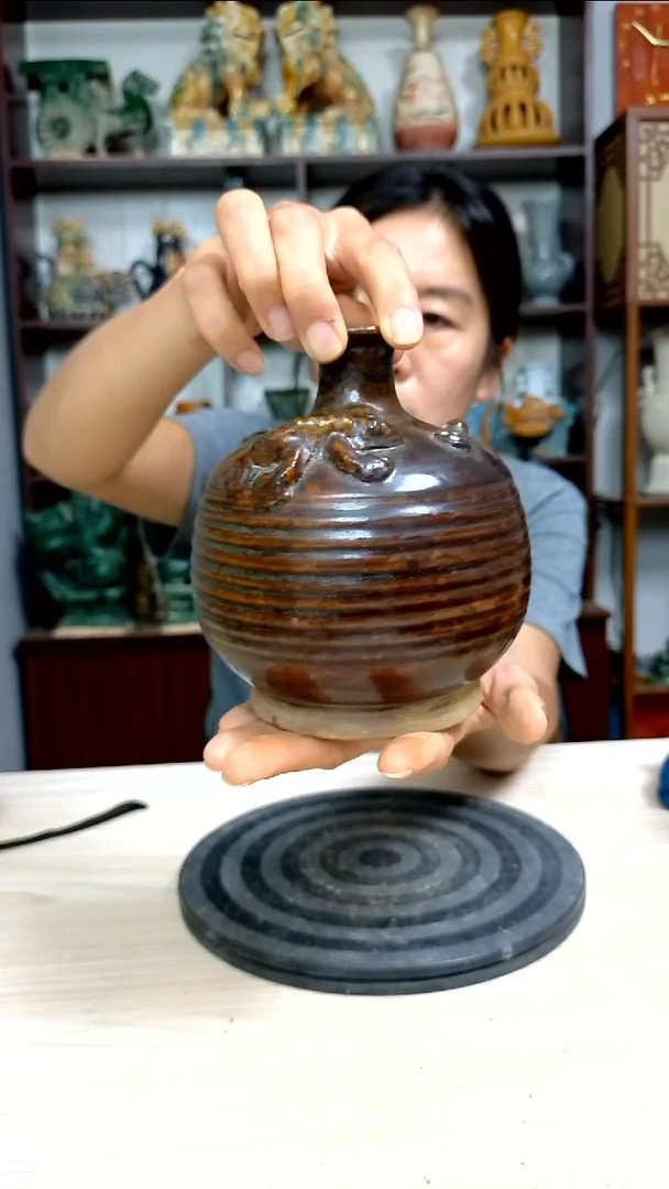 经典w****丘精美复古风格瓷器